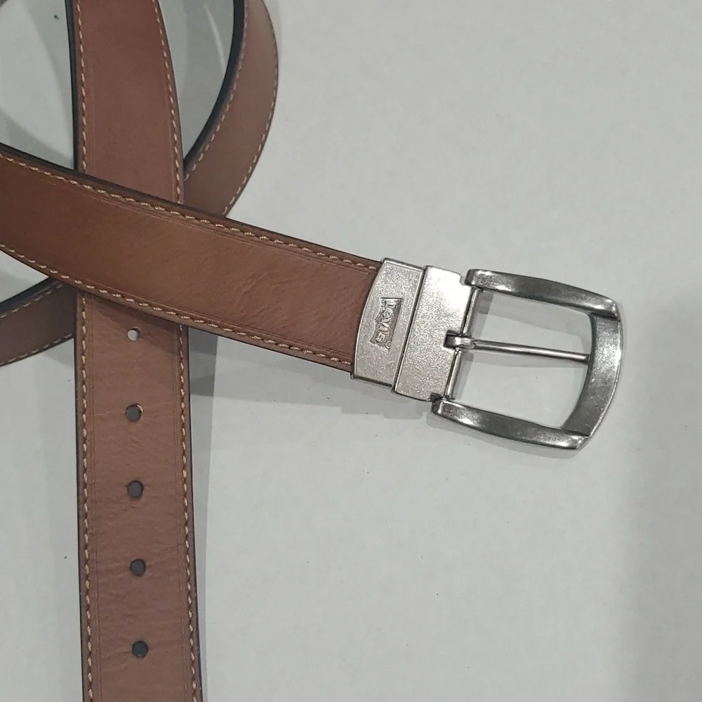LEVIS LEATHER REVERSIBLE BELT SIZE 54-56